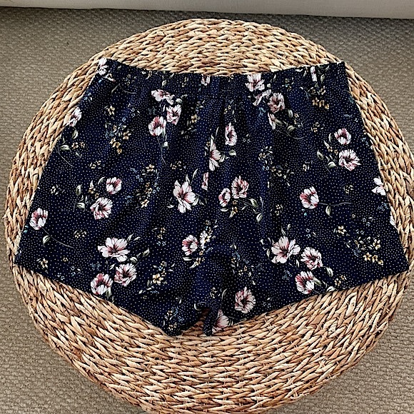 Torrid Floral 5” Pull-on Stretch Crepe Short - Picture 7 of 11